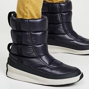 Sorel Out N About Puffy Waterproof Boots size 8